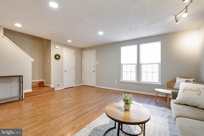 Building Photo - 8117 Ellen Way