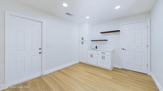 Building Photo - 987 Nicklaus Dr