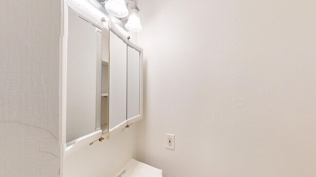Building Photo - 998 Ignacio Blvd