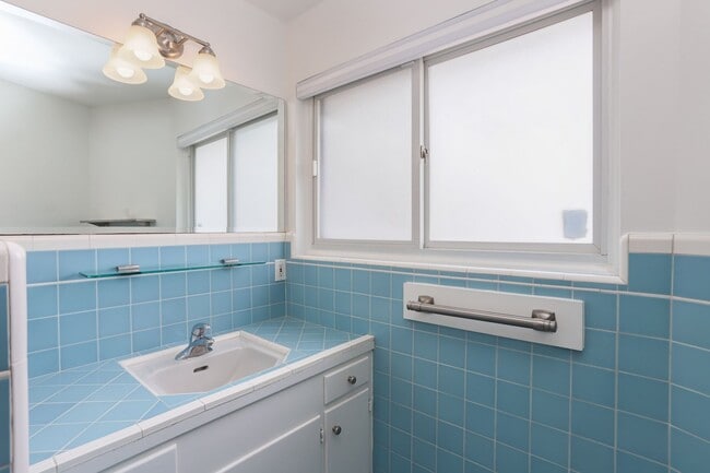 Building Photo - 3 Bed / 3 Bath + Bonus room pet friendly Millbrae home with pool on a 1/2 acre lot. YouTube tour!!