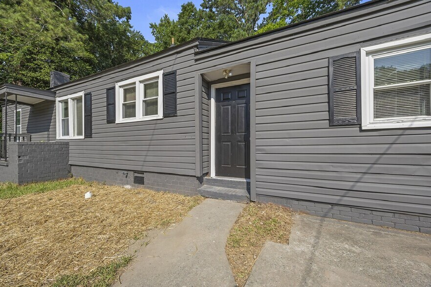 Building Photo - 1337 Radio Dr