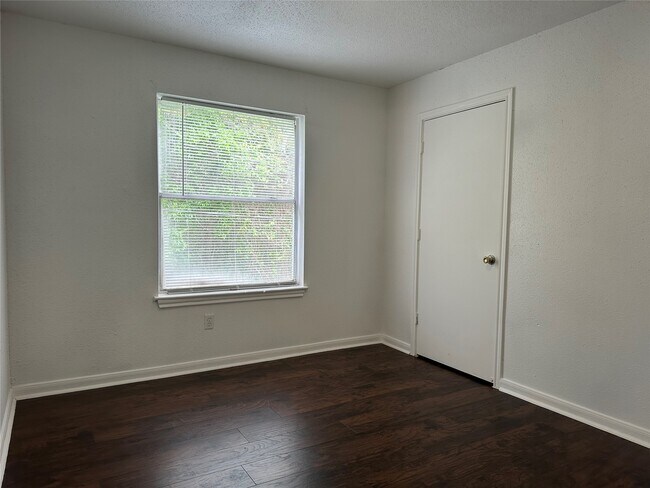 Building Photo - 7201 Hallshire Dr