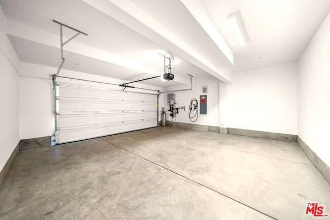 Building Photo - 27056 Tanager Ln