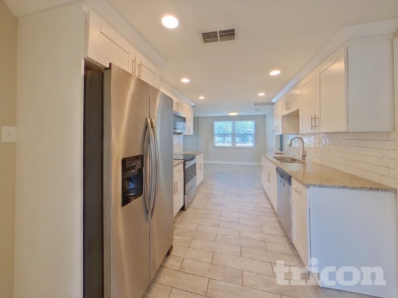 Building Photo - 4460 49th Ave N