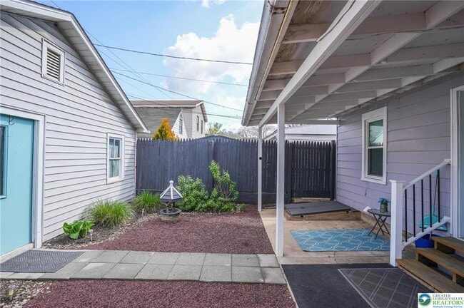 Building Photo - 637 Lehigh Ave