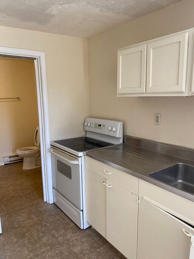 Building Photo - Cozy One bedroom Duplex located in Muncie, IN