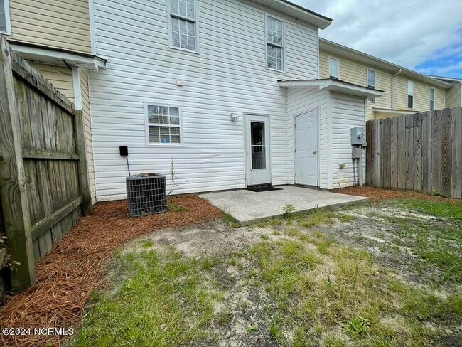 Building Photo - 143 Apache Trail