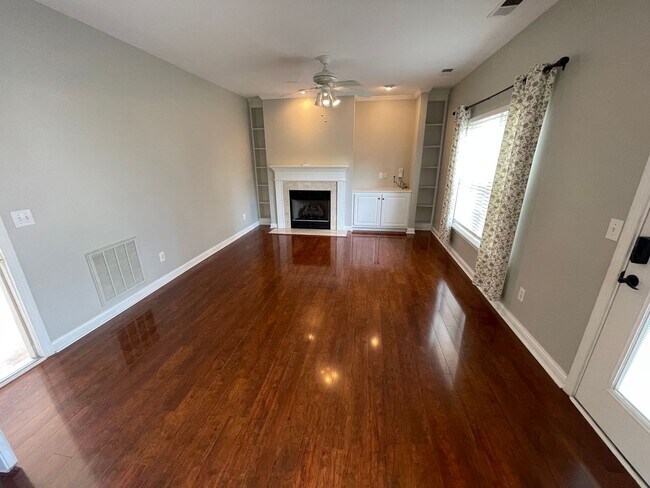 Building Photo - Remarkable East Jefferson Home For Rent