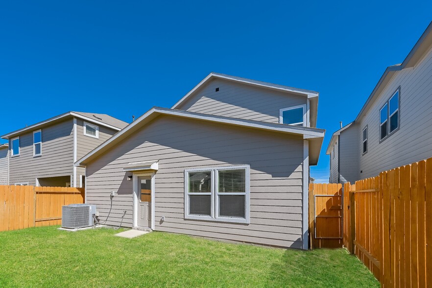 Building Photo - 7939 Cypress Country Dr