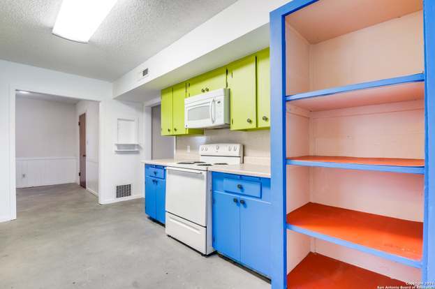 Building Photo - 833 Timber Dr