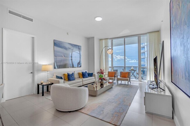 Building Photo - 15811 Collins Ave