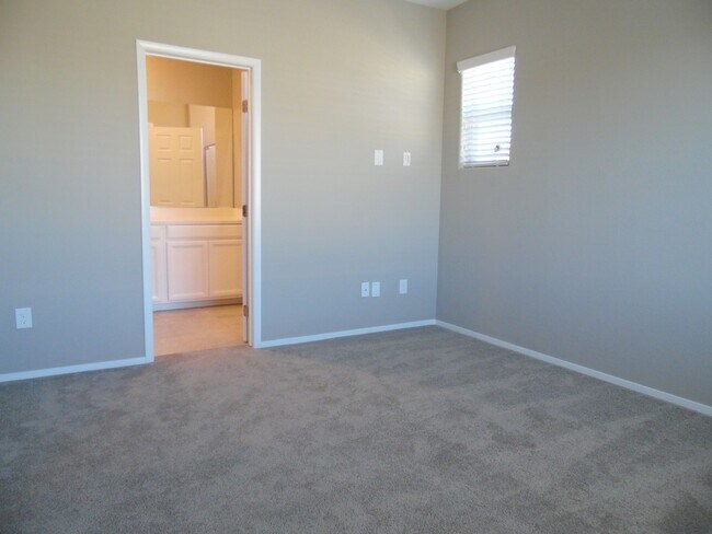 Building Photo - Mountains Edge Townhome