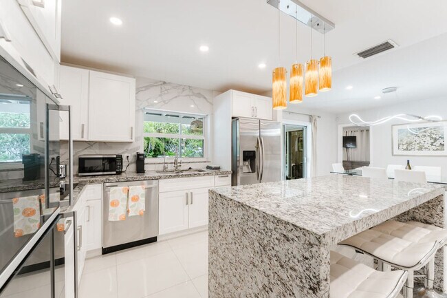 Building Photo - 4017 Monroe St