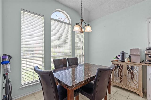 Building Photo - 1446 Creekview Dr