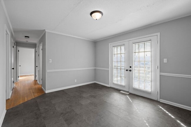 Building Photo - 3 Bedroom Pet Friendly Home For Rent in St. B Area!