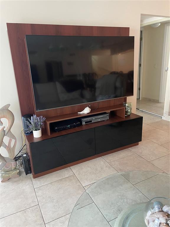 Building Photo - 6260 Sun Blvd