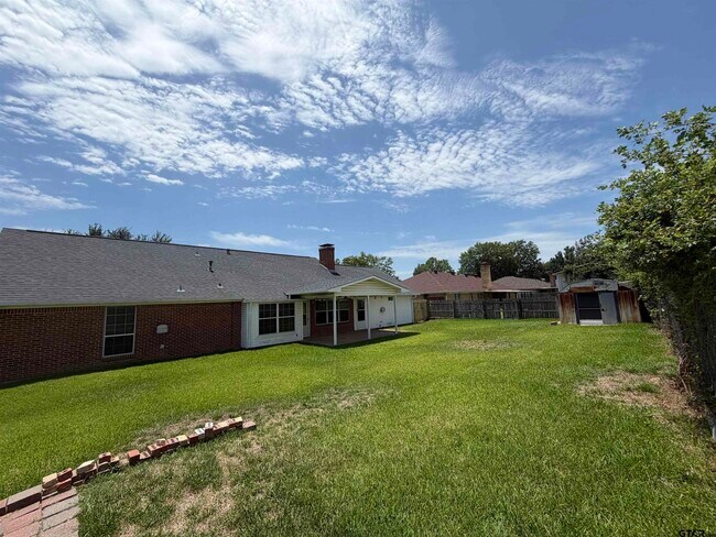 Building Photo - 1311 Larkspur Ln