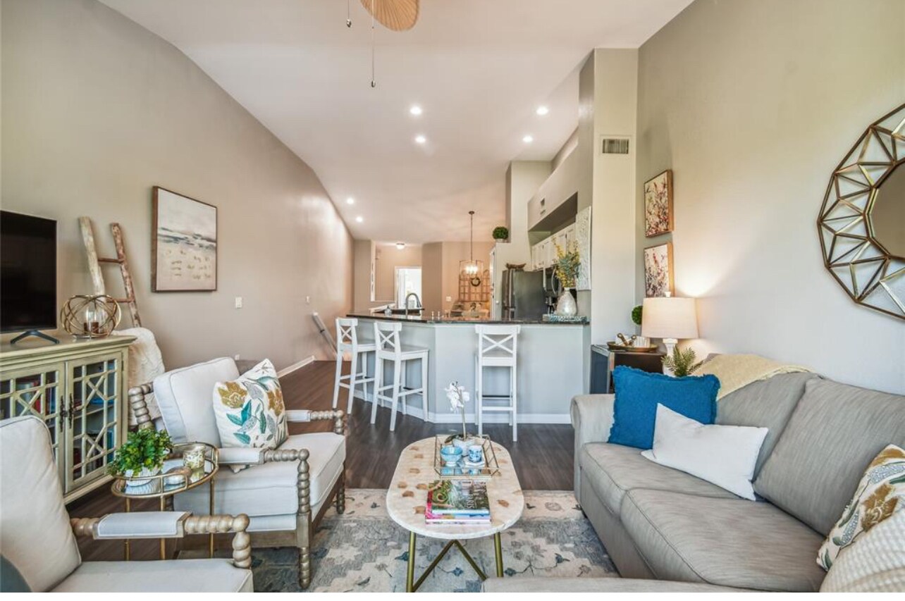 Building Photo - 628 Arbor Lake Ln