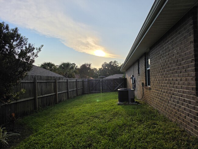 Building Photo - 1682 Village Pkwy