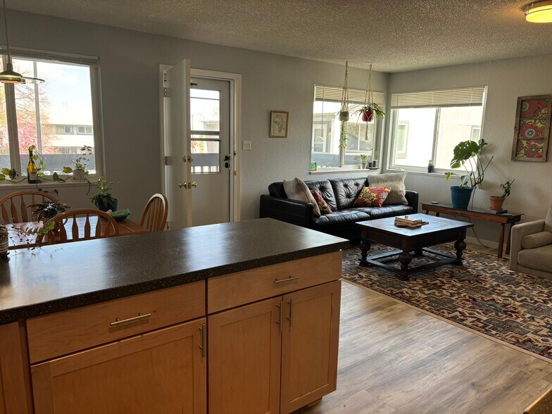 Building Photo - 4202 Monroe Dr