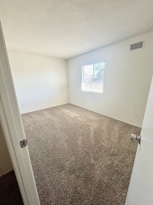 Building Photo - 1450 Melrose Ave