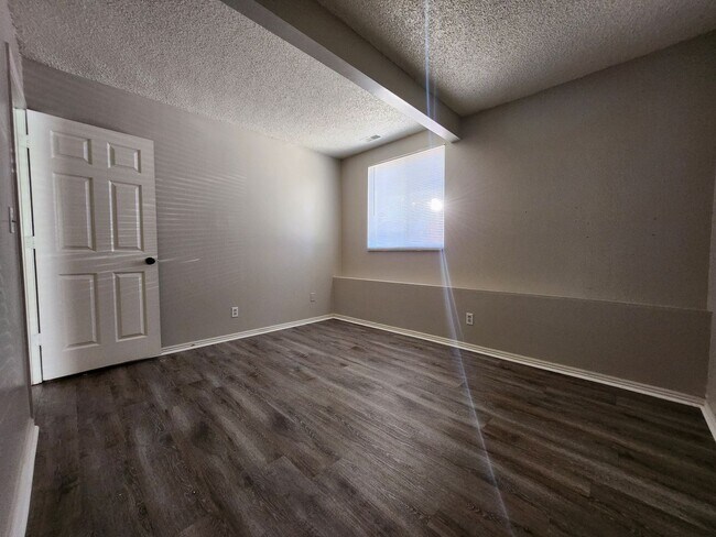 Building Photo - 1835 Zebulon Dr