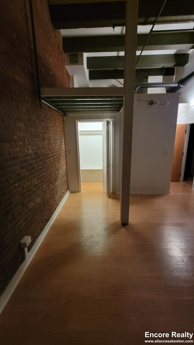 Building Photo - 254 Friend St