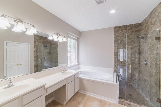 Building Photo - 4914 Mulberry Cir
