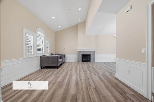 Building Photo - Beautiful Mediterranean Luxury Home in Exclusive Gated Villa Sierra, Arcadia