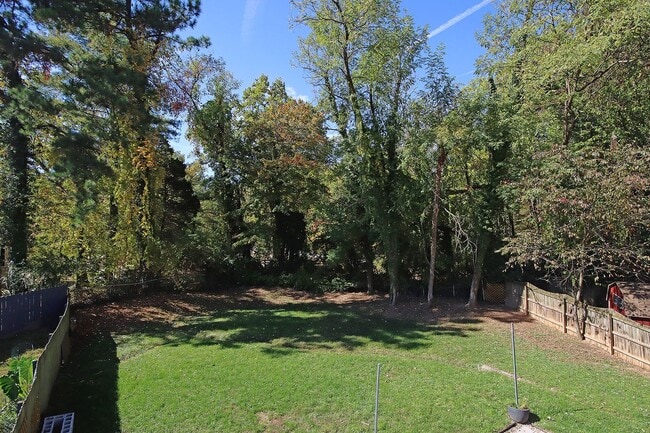 Building Photo - Pet-Friendly Duplex With Fenced Yard