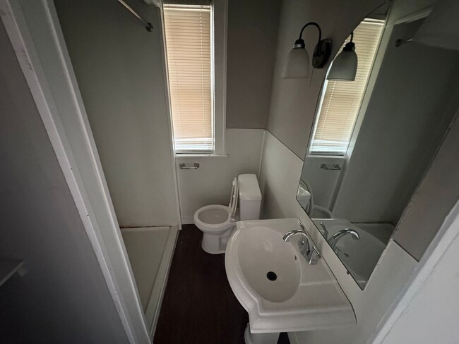 Building Photo - 1473-1475 Hildreth Avenue