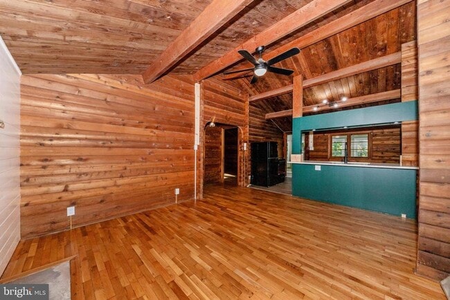 Building Photo - 305 Highview Rd