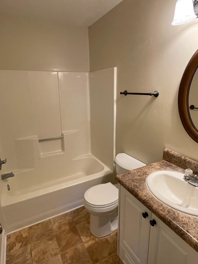 Building Photo - 2817 Ridgecrest Dr