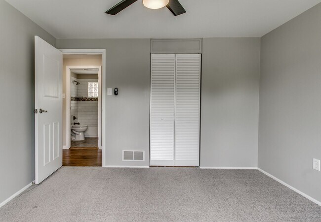 Building Photo - AVAILABLE MID-SEPTEMBER! Gorgeous 3-bedroo...