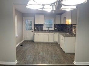Building Photo - Beautiful two bedroom one bath near Campbellton and 166