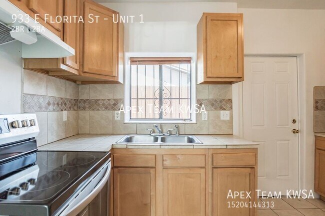 Building Photo - 933 E Florita St