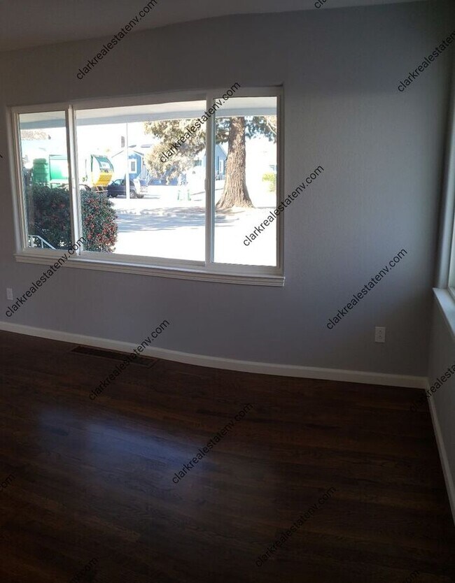 Building Photo - Old Southwest Reno home 3 Bed 2 Bath 1 car...