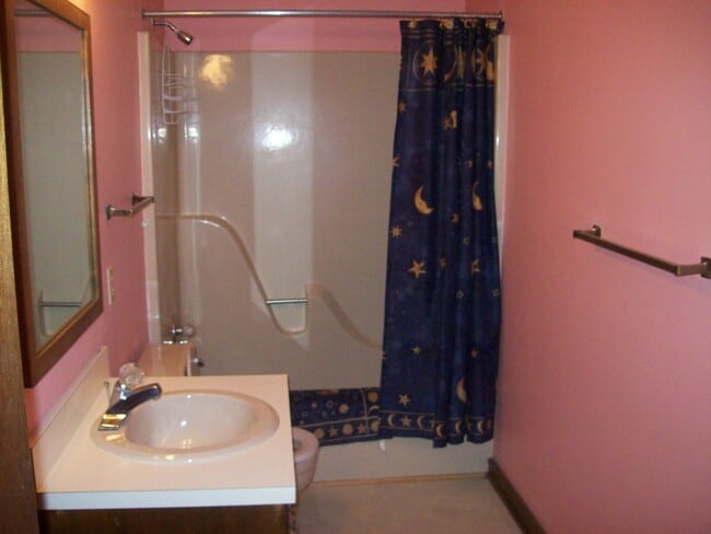 Building Photo - 2 bed  2 bath home in wiht woods with a pond