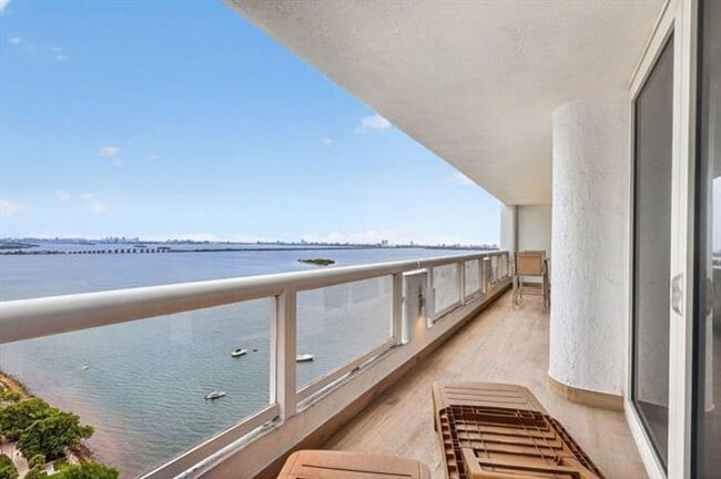 Building Photo - 1717 N Bayshore Dr
