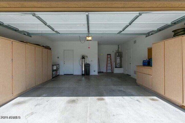Building Photo - 1748 W Twain Dr