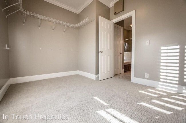 Building Photo - 5 br, 3.5 bath House - 3964 Kinderlou Forest