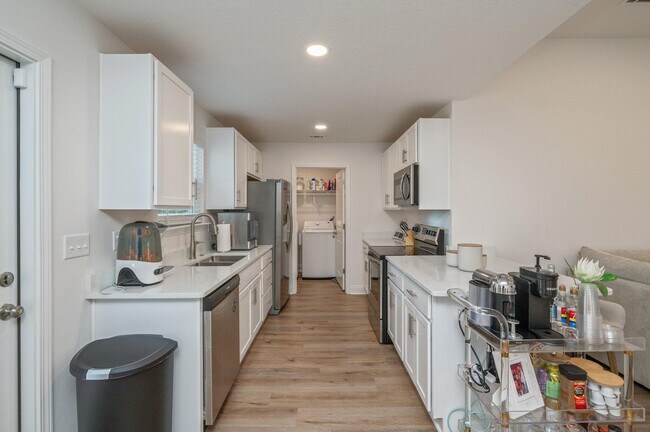 Building Photo - 691 S 11th St