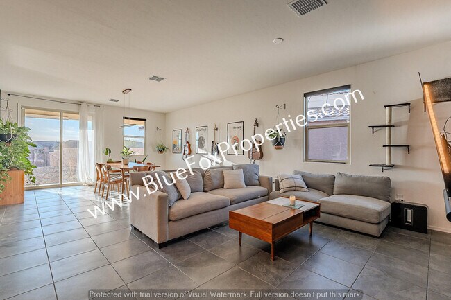 Building Photo - 8683 N Calle La Canoa