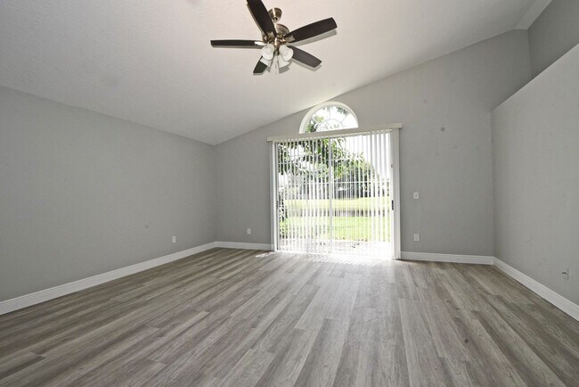 Building Photo - Beautiful Home in Alafaya Woods Totally Remodeled