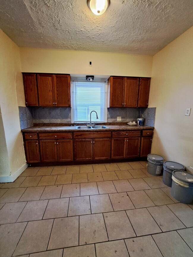 Building Photo - 1122 Beaumont Ave