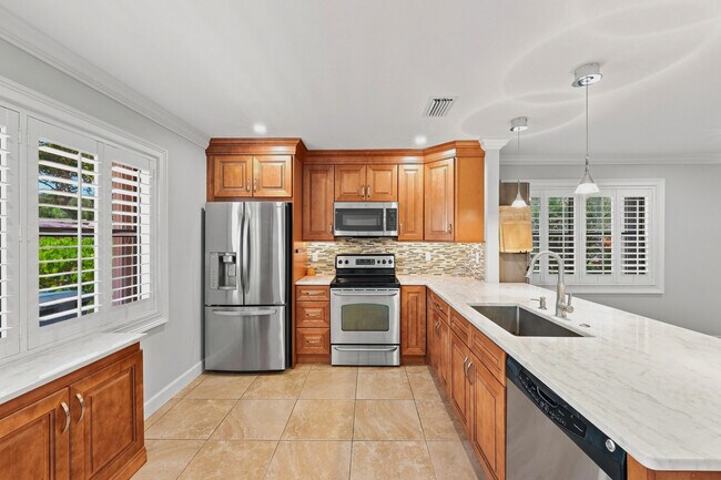 Building Photo - 1651 Palmland Dr
