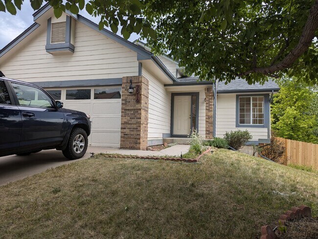 Primary Photo - Fully Updated Littleton Home with Mountain...