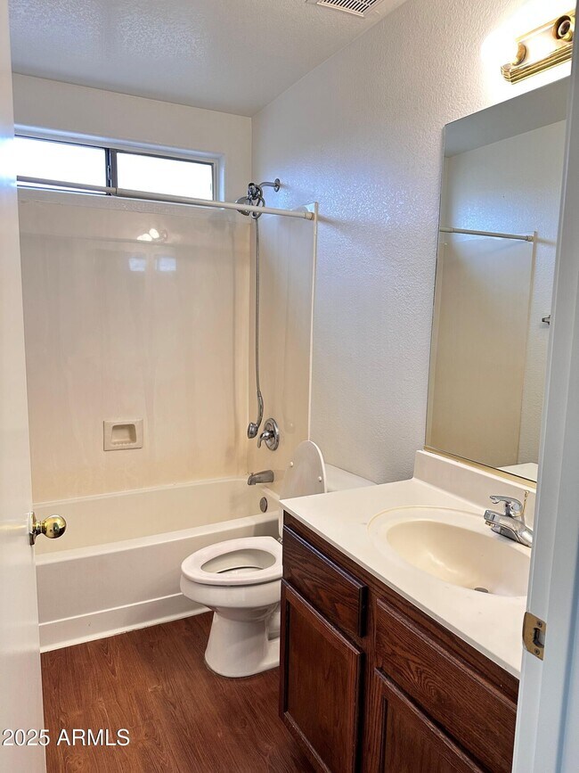 Building Photo - 1782 E Del Rio St