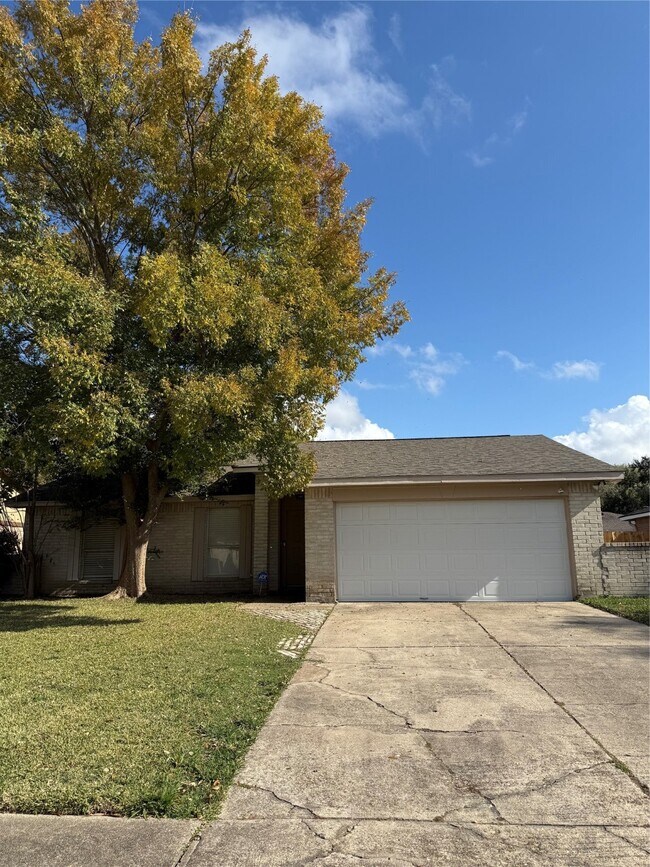 Building Photo - 16715 Ribbonridge Dr