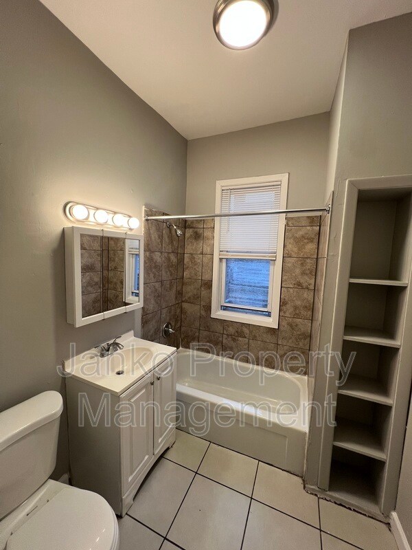 Building Photo - 7249 S Ridgeland Ave